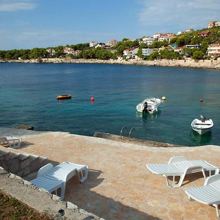 Apartments By The Sea Bilo, Primosten - 4191 Bagian luar foto