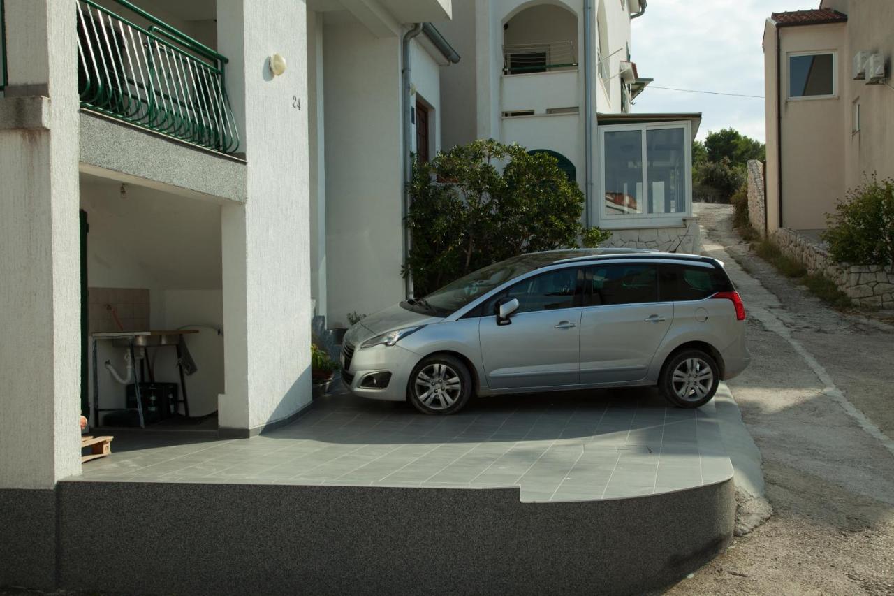 Apartments By The Sea Bilo, Primosten - 4191 Bagian luar foto