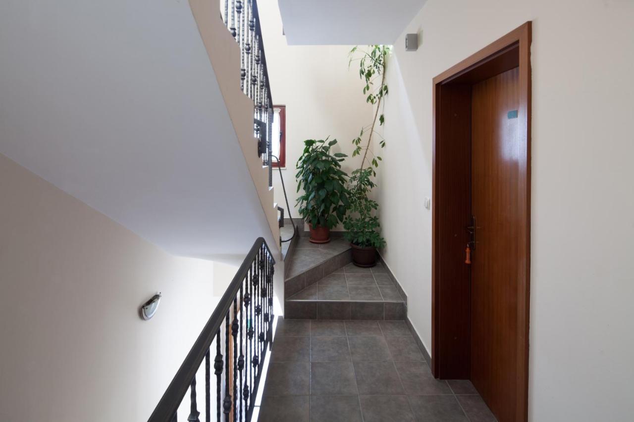 Apartments By The Sea Bilo, Primosten - 4191 Bagian luar foto