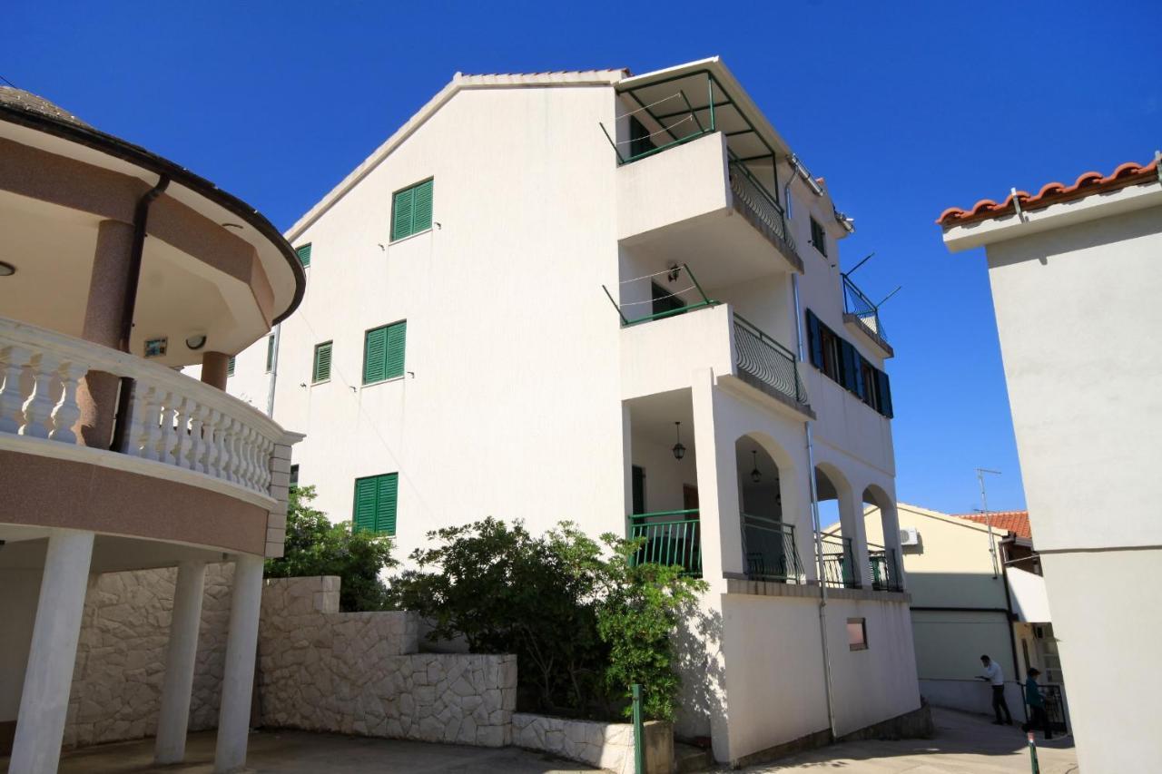 Apartments By The Sea Bilo, Primosten - 4191 Bagian luar foto