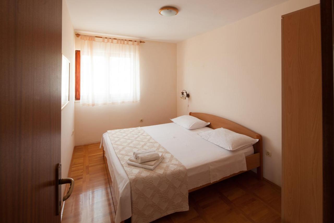 Apartments By The Sea Bilo, Primosten - 4191 Bagian luar foto