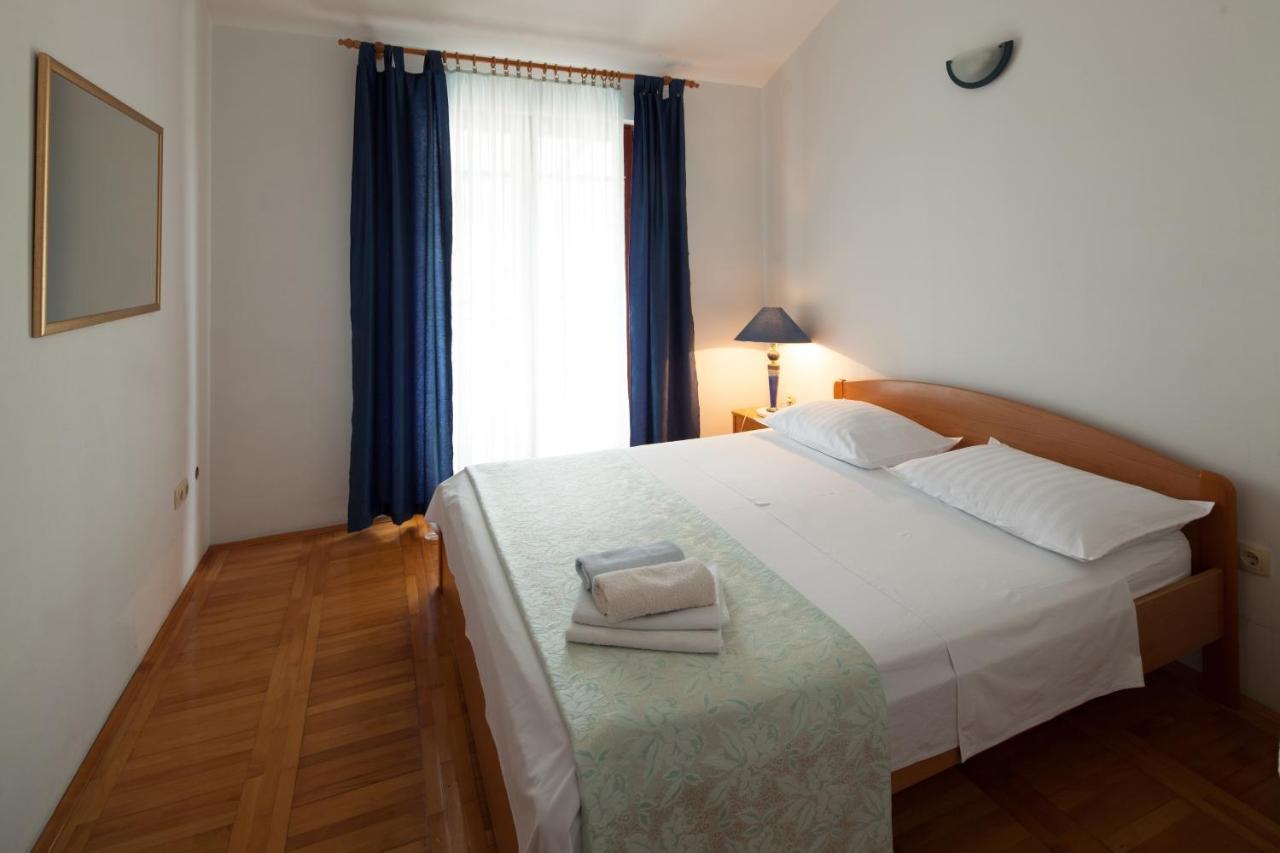 Apartments By The Sea Bilo, Primosten - 4191 Bagian luar foto
