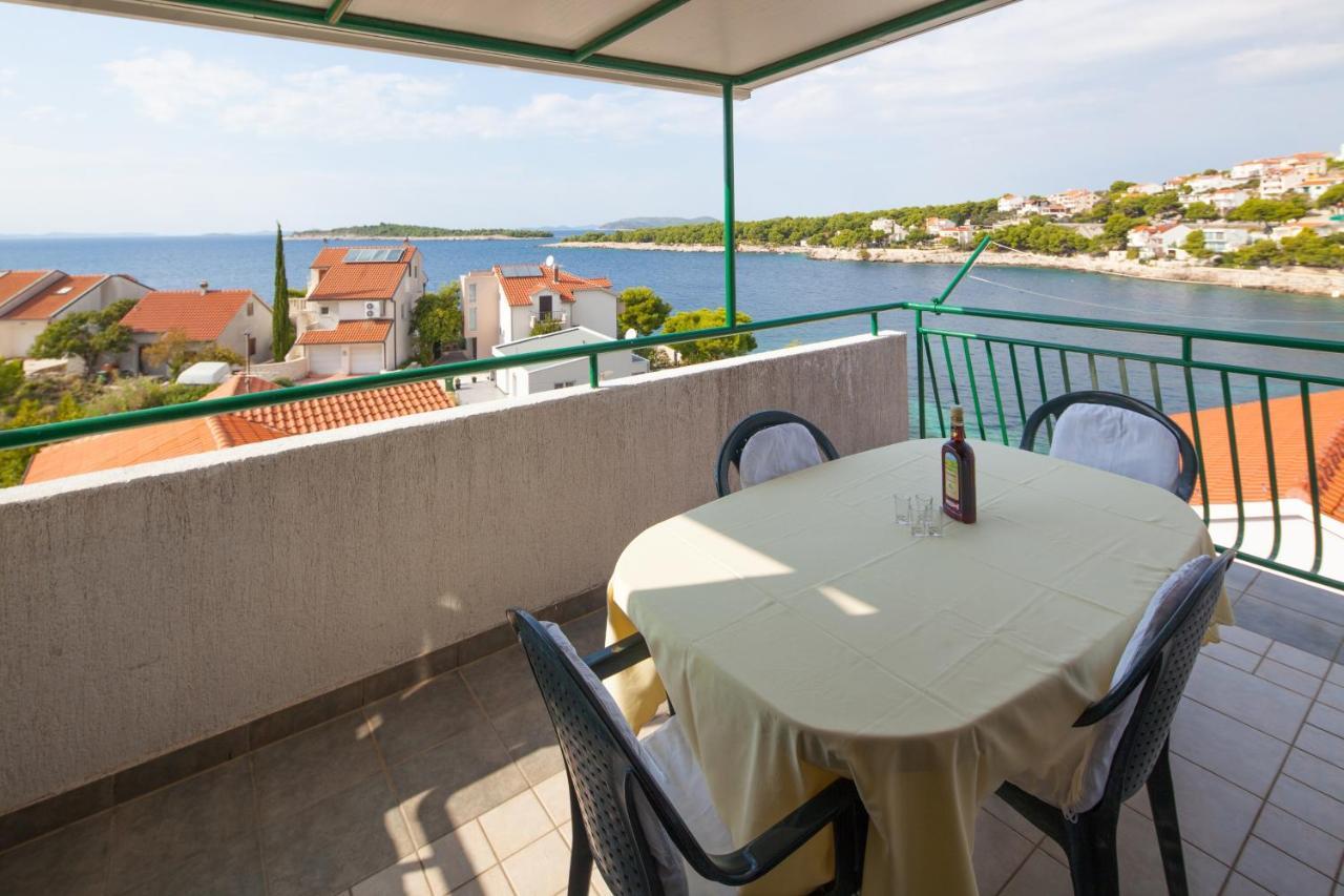 Apartments By The Sea Bilo, Primosten - 4191 Bagian luar foto