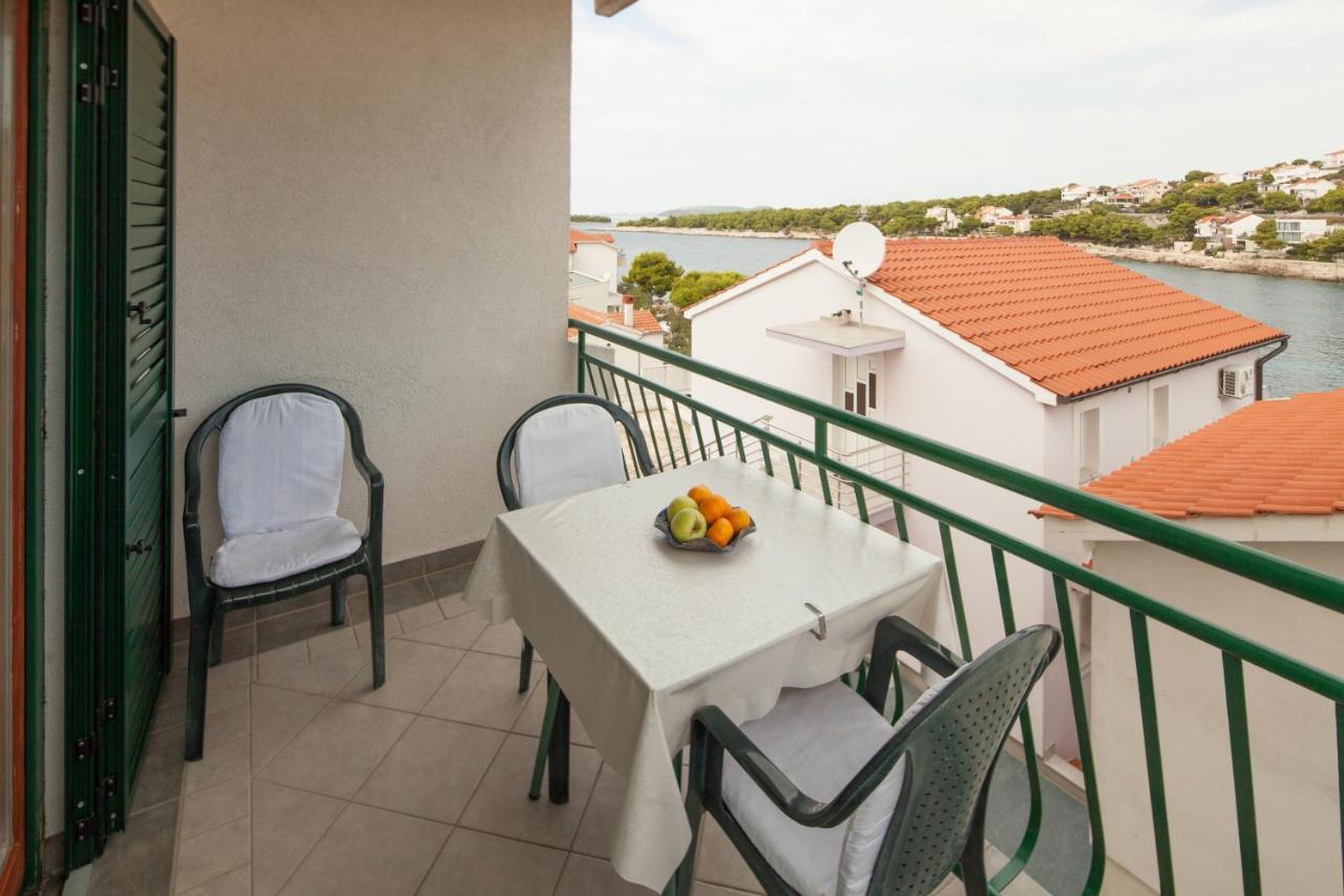 Apartments By The Sea Bilo, Primosten - 4191 Bagian luar foto