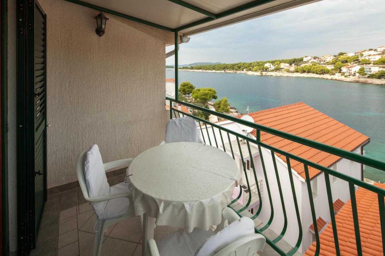Apartments By The Sea Bilo, Primosten - 4191 Bagian luar foto
